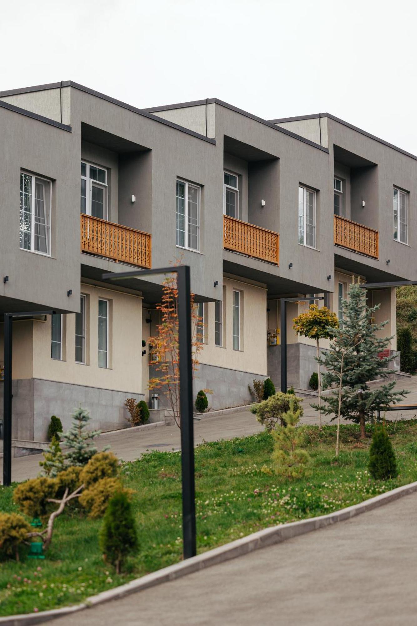 Dili Town Resort And Spa Dilijan Exteriör bild