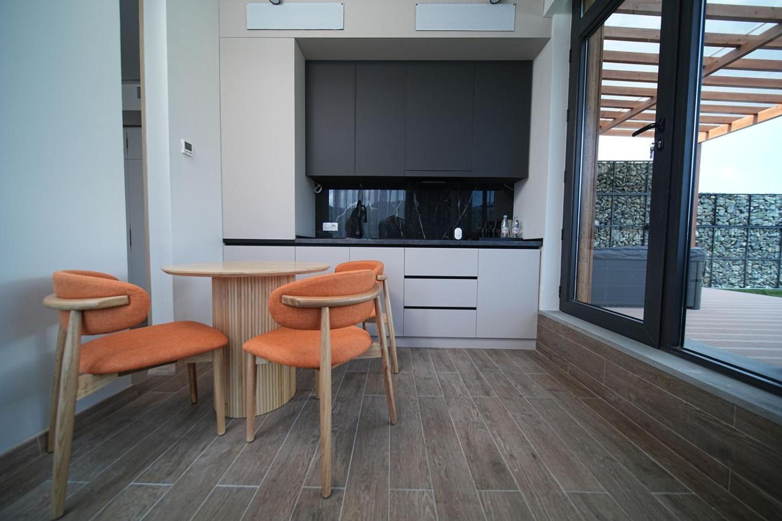 Dili Town Resort And Spa Dilijan Exteriör bild